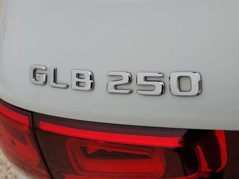 Used 2023 Mercedes-Benz GLB 250 image 8