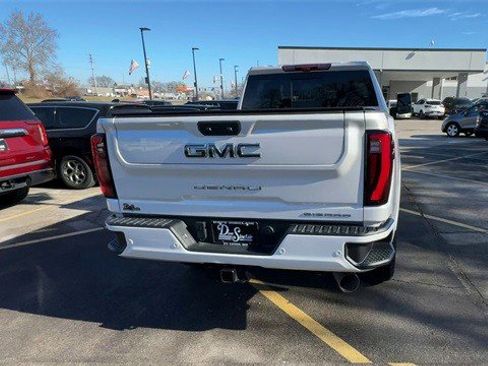 Used 2025 GMC Sierra 2500 Denali Ultimate image 9