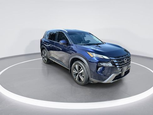 Used 2024 Nissan Rogue SL FWD image 2