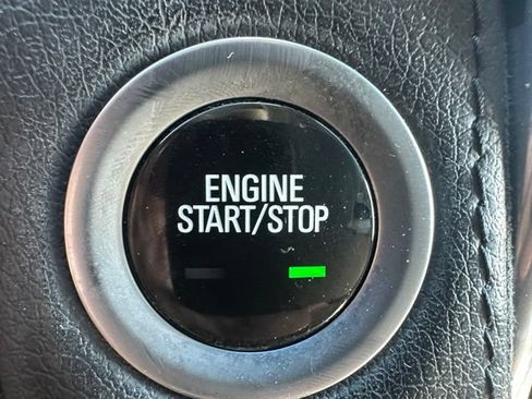Used 2018 Cadillac Escalade Luxury AWD/4WD image 17