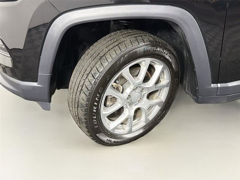 Used 2024 Jeep Compass Latitude AWD/4WD image 35