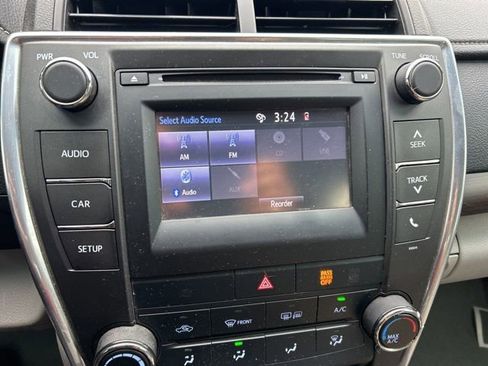 Used 2017 Toyota Camry LE FWD image 11