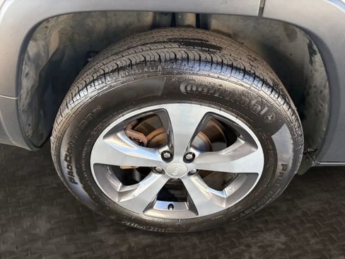 Used 2019 Jeep Cherokee Limited AWD/4WD image 40