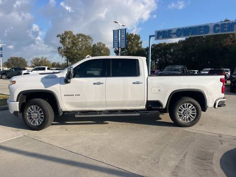 Used 2021 Chevrolet Silverado 2500 High Country w/ Technology Package image 4