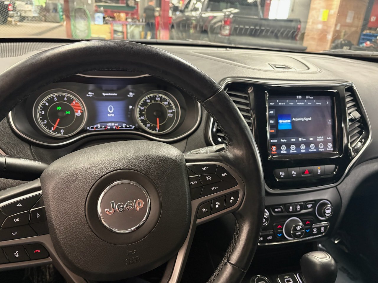 Used 2021 Jeep Cherokee Limited AWD/4WD image 2