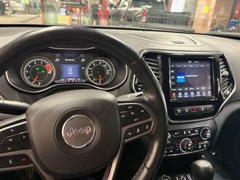 Used 2021 Jeep Cherokee Limited AWD/4WD image 2
