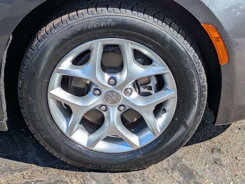 Used 2020 Chrysler Pacifica Touring-L w/ Tire & Wheel Group image 11