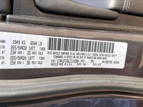 Used 2020 Jeep Grand Cherokee Overland AWD/4WD image 34