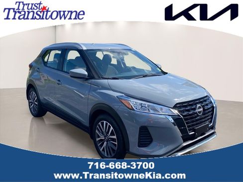 Used 2022 Nissan Kicks SV FWD image 1
