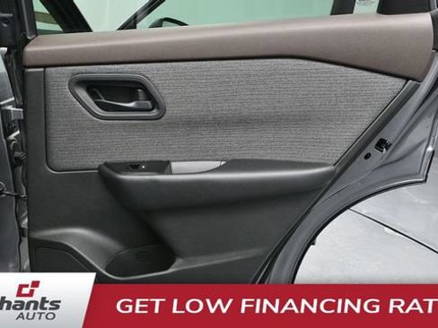 Used 2023 Nissan Rogue S AWD/4WD image 12