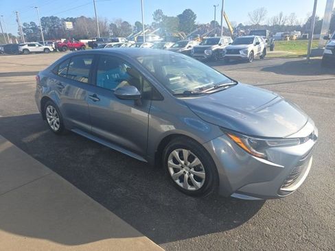 Used 2025 Toyota Corolla LE image 7