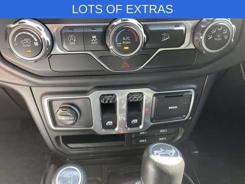Used 2018 Jeep Wrangler Sport AWD/4WD image 30