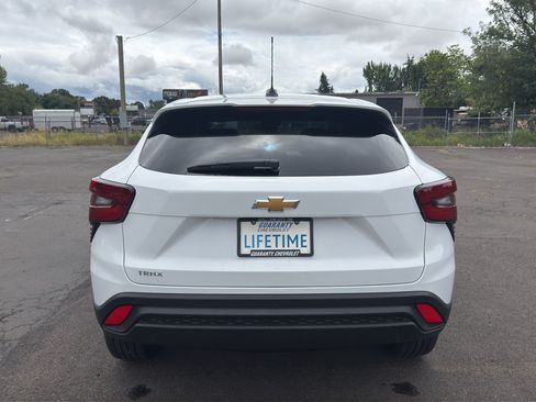 New 2026 Chevrolet Trax LS w/ LS Convenience Package FWD image 22