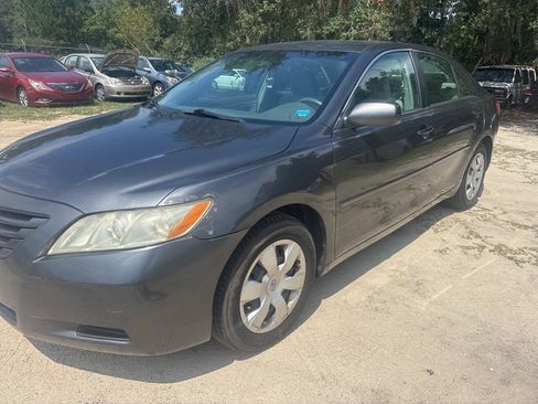 Used 2009 Toyota Camry LE FWD image 2