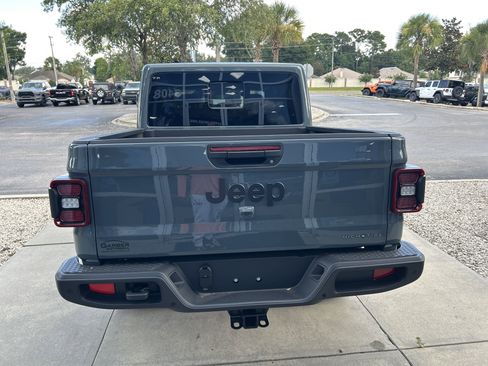 New 2025 Jeep Gladiator Sport image 6