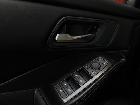 Used 2025 Nissan Rogue SV FWD image 20