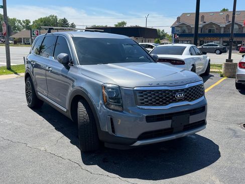 Used 2020 Kia Telluride LX AWD/4WD image 3