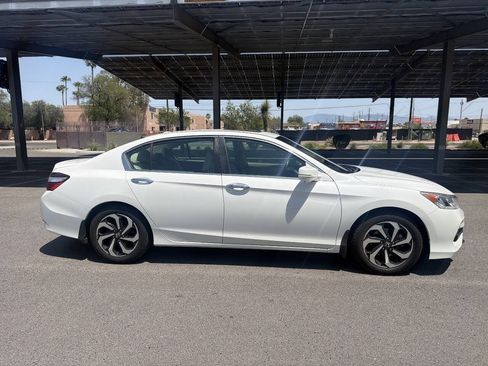 Used 2017 Honda Accord EX image 11