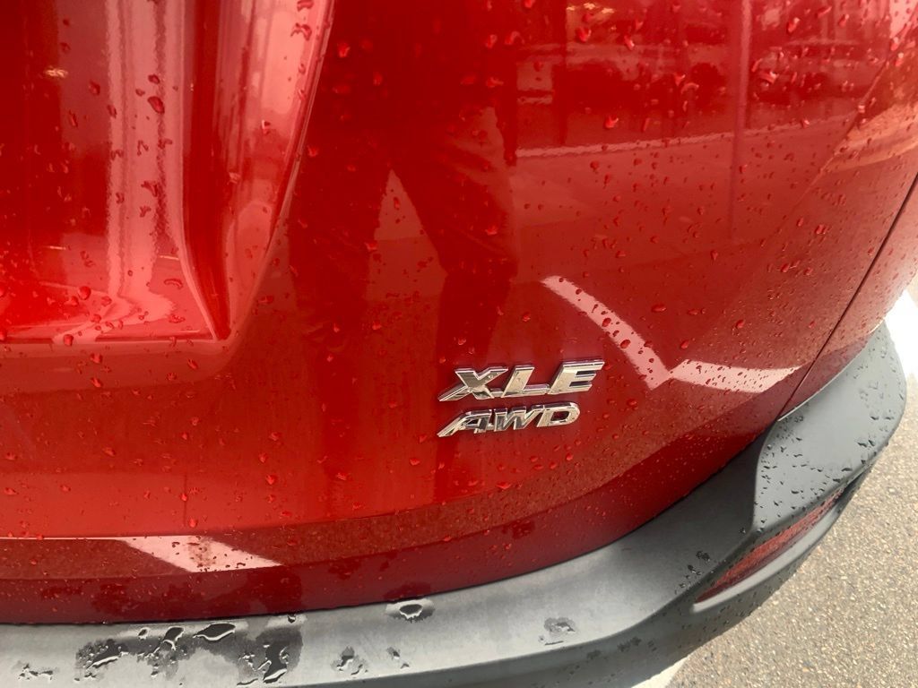 Used 2015 Toyota RAV4 XLE AWD/4WD image 5