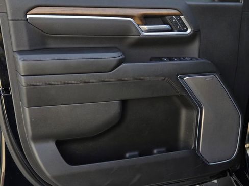 Used 2025 Chevrolet Silverado 3500 High Country w/ Technology Package image 17