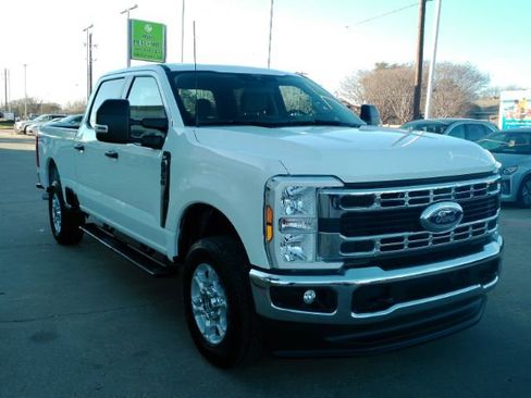 Used 2025 Ford F250 XLT image 3