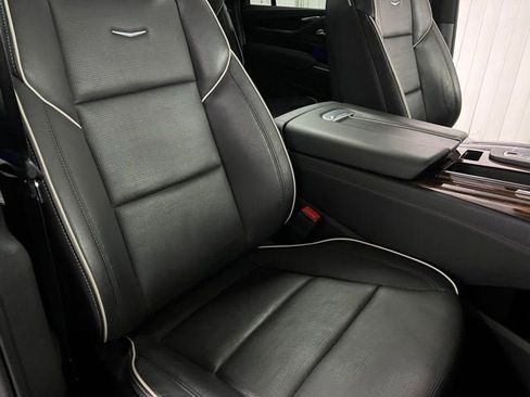 Used 2023 Cadillac Escalade ESV Premium Luxury image 17