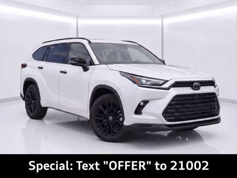 Used 2025 Toyota Grand Highlander AWD Hybrid image 2