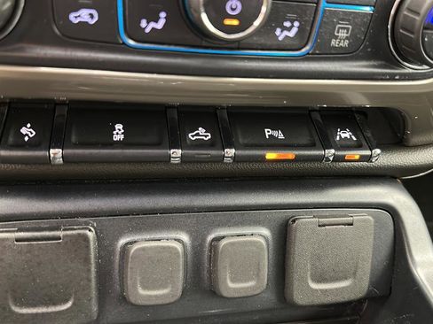 Used 2018 Chevrolet Silverado 1500 High Country AWD/4WD image 26