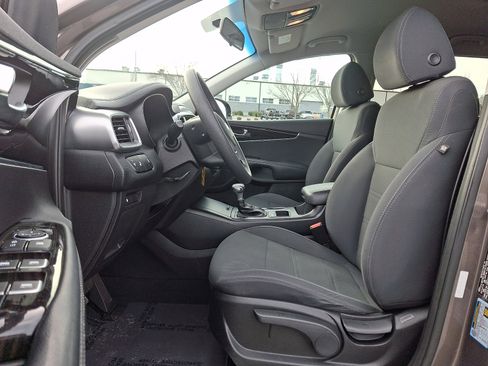 Used 2019 Kia Sorento LX image 14