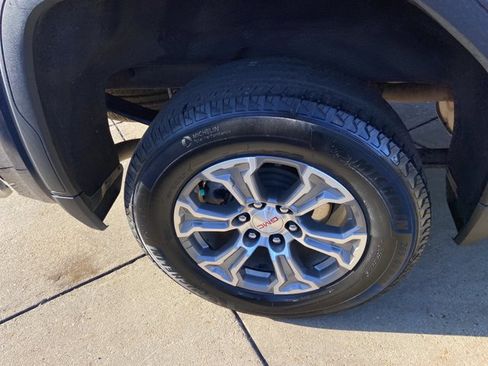 Used 2023 GMC Sierra 1500 SLT image 30