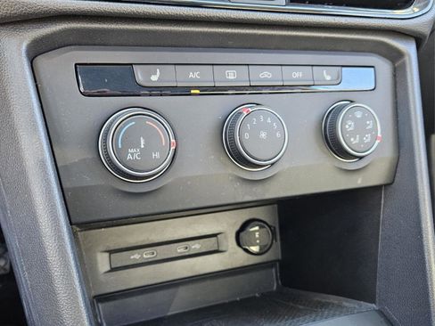 Used 2022 Volkswagen Taos SE w/ Panoramic Sunroof Package image 21