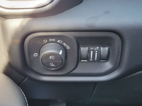 New 2026 RAM 2500 Laramie AWD/4WD image 12