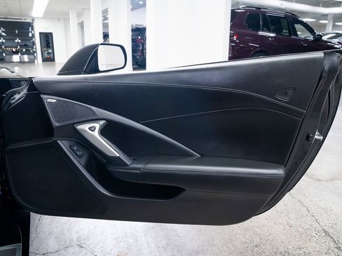 Used 2015 Chevrolet Corvette Z06 w/ 3LZ Preferred Equipment Group image 18