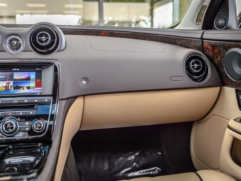 Used 2016 Jaguar XJ R-Sport RWD image 47