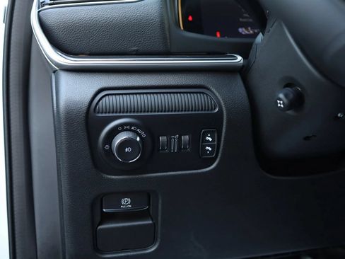 Used 2022 Jeep Wagoneer Series I w/ Convenience Group I AWD/4WD image 15