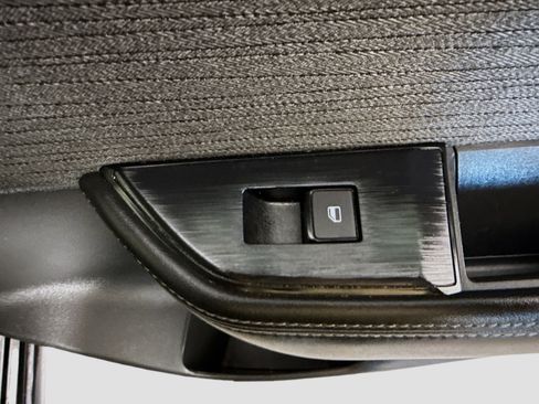 Used 2023 Nissan Rogue SV image 31