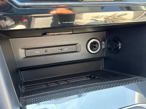 New 2025 Volkswagen Taos SE image 24