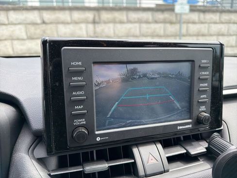 Used 2022 Toyota RAV4 XLE image 10