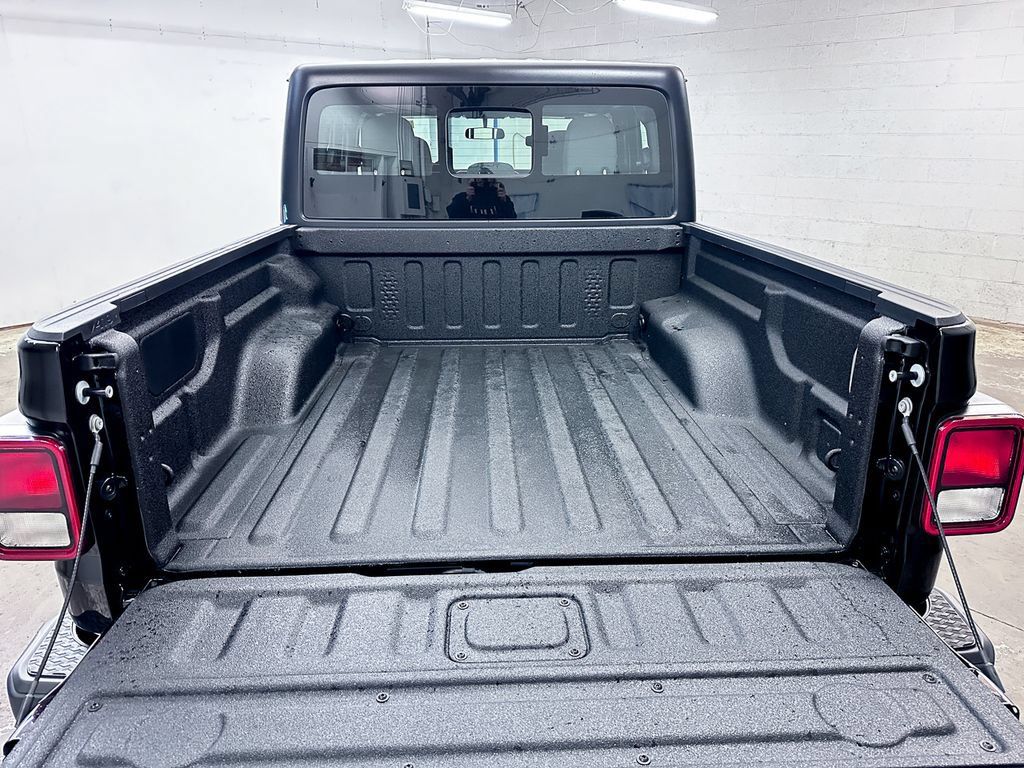 New 2026 Jeep Gladiator Sport AWD/4WD image 13