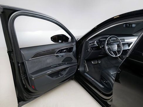 Certified 2022 Audi S8 image 24