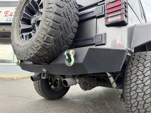 Used 2018 Jeep Wrangler Unlimited Sahara image 79