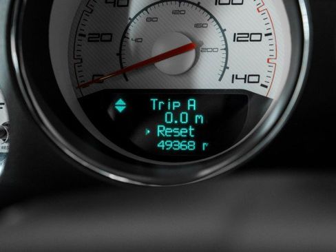 Used 2013 Dodge Challenger SXT image 17