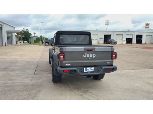 Used 2020 Jeep Gladiator Overland AWD/4WD image 7