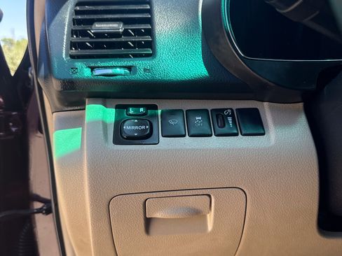 Used 2013 Toyota Highlander Plus AWD/4WD image 16