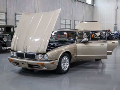 Used 2001 Jaguar XJ8 image 10