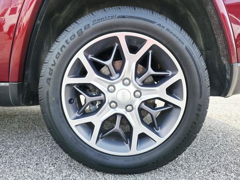 Used 2018 Jeep Grand Cherokee Limited AWD/4WD image 9