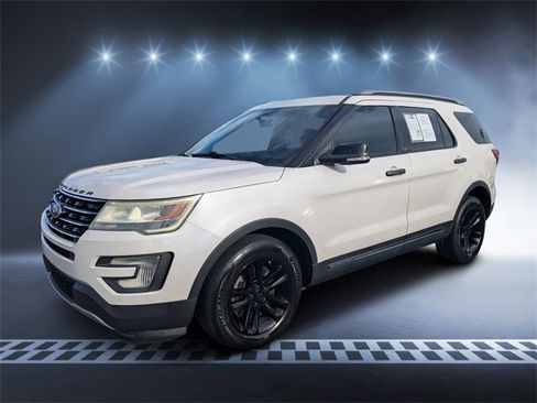 Used 2016 Ford Explorer XLT w/ Equipment Group 202A image 7
