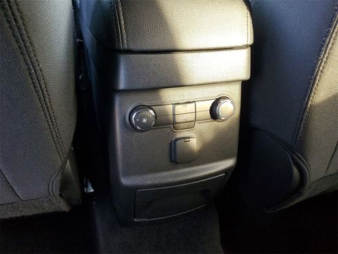 Used 2016 Ford Explorer XLT image 11