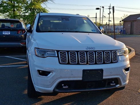 Used 2019 Jeep Grand Cherokee Overland AWD/4WD image 4