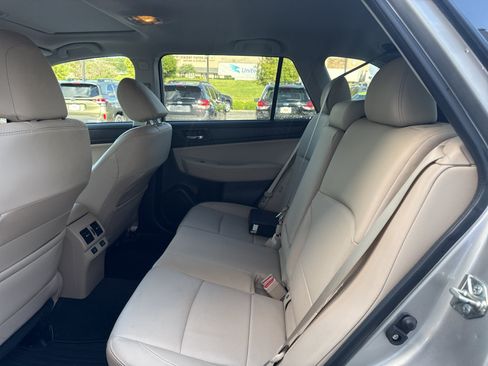 Used 2017 Subaru Outback 2.5i Limited AWD/4WD image 10